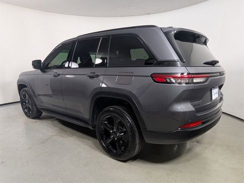 Used 2025 Jeep Grand Cherokee Limited w/ Luxury Tech Group II image 5