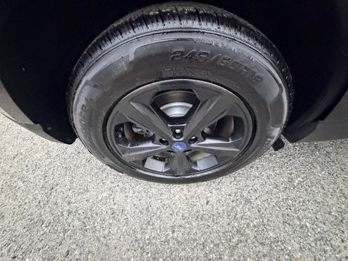 Used 2018 Ford Edge SE image 28