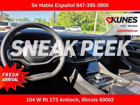 Used 2024 Jeep Wagoneer L Series II w/ Flexible Seating Group AWD/4WD image 16