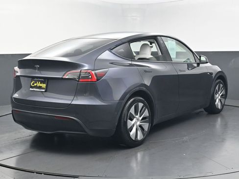 Used 2021 Tesla Model Y 2WD image 4