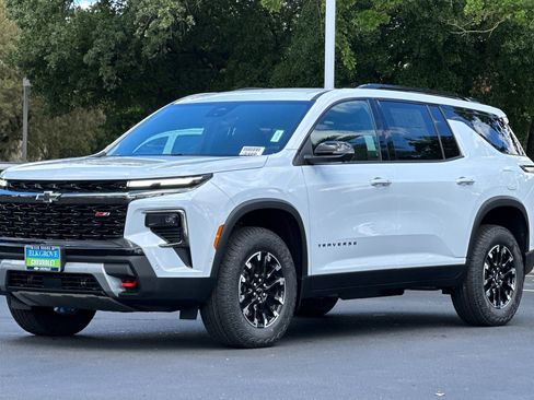 New 2026 Chevrolet Traverse Z71 w/ Enhanced Driving Package AWD/4WD image 7
