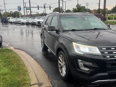 Used 2017 Ford Explorer Limited w/ Equipment Group 303A AWD/4WD image 3