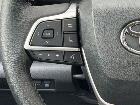 Certified 2023 Toyota Sienna XLE FWD image 12