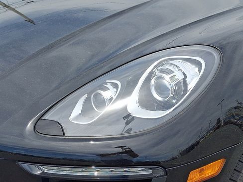 Used 2017 Porsche Macan AWD/4WD image 11