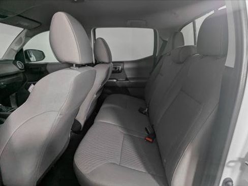 Used 2022 Toyota Tacoma SR5 RWD image 16