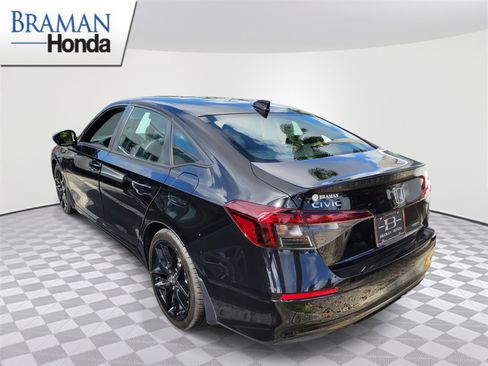Used 2023 Honda Civic Sport image 3