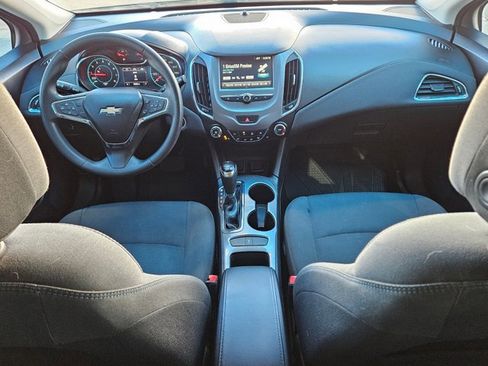 Used 2018 Chevrolet Cruze LT w/ Convenience Package image 17
