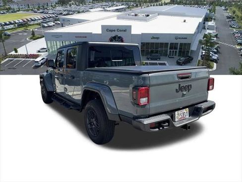 Certified 2024 Jeep Gladiator Sport AWD/4WD image 4