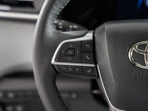 New 2026 Toyota Sienna XLE image 32