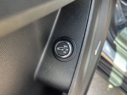 Used 2023 Chevrolet Traverse RS AWD/4WD image 18