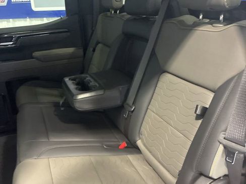 Used 2023 Chevrolet Silverado 1500 ZR2 w/ Technology Package image 39