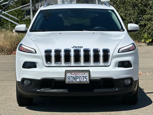 Used 2018 Jeep Cherokee Latitude FWD image 10