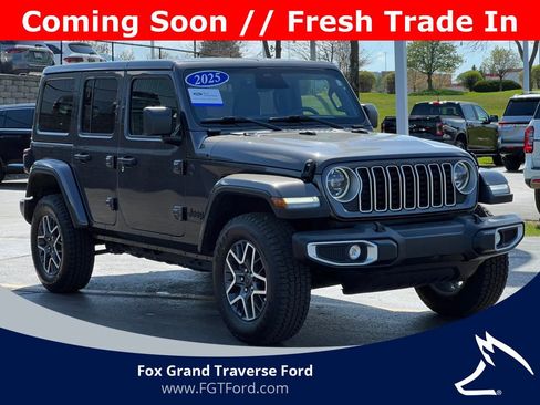 Used 2025 Jeep Wrangler Unlimited Sahara AWD/4WD image 36