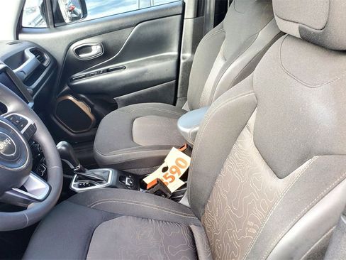 Used 2023 Jeep Renegade Latitude image 11