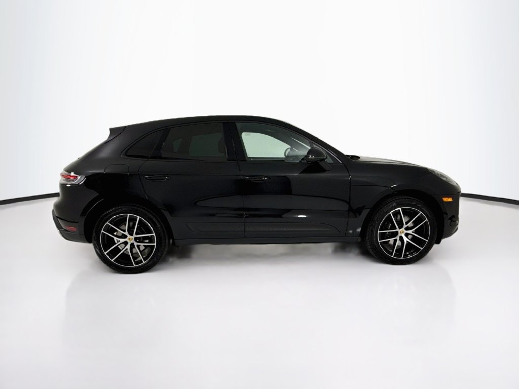 Certified 2025 Porsche Macan AWD/4WD image 8