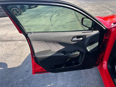 Used 2019 Dodge Charger SXT w/ Blacktop Package RWD image 18