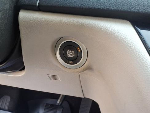 Used 2017 Chrysler Pacifica Touring-L w/ Tire & Wheel Group image 31