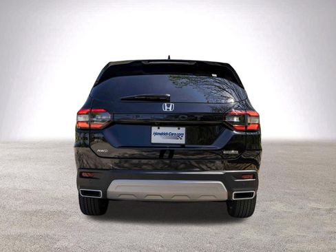 Used 2025 Honda Pilot Touring image 8