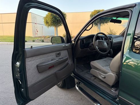 Used 1999 Toyota Tacoma 4x4 Xtracab V6 image 12