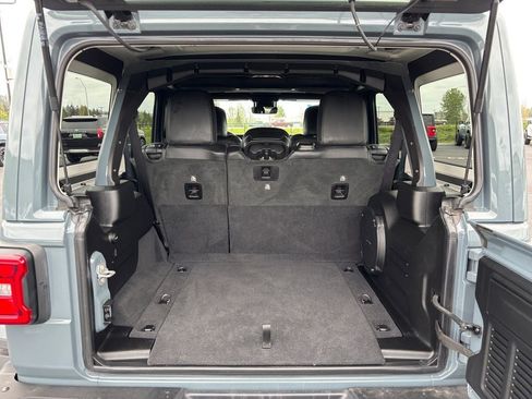 Used 2025 Jeep Wrangler Unlimited Rubicon AWD/4WD image 22