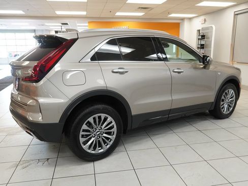 Used 2024 Cadillac XT4 Premium Luxury w/ Cold Weather Package AWD/4WD image 13
