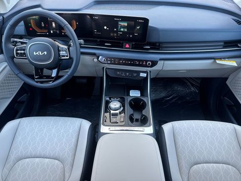 New 2026 Kia Carnival EX FWD image 13