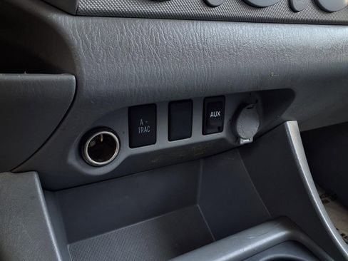 Used 2010 Toyota Tacoma Base image 9