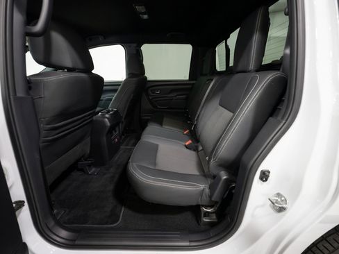 Used 2019 Nissan Titan SV w/ SV Convenience Package RWD image 17