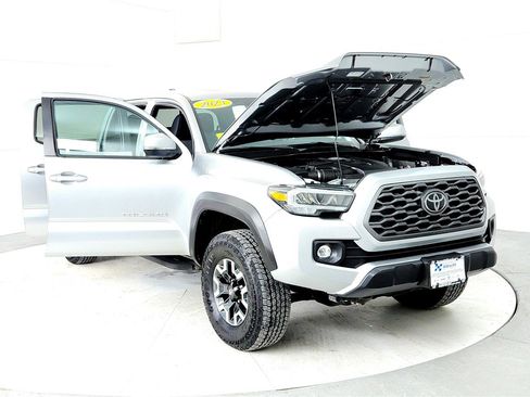 Certified 2023 Toyota Tacoma TRD Off-Road image 9