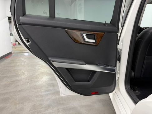 Used 2015 Mercedes-Benz GLK 350 4MATIC image 34