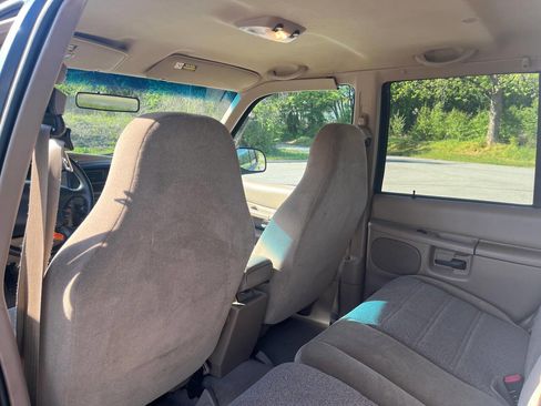 Used 2000 Ford Explorer XLS image 18