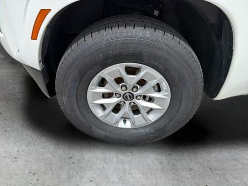 Certified 2024 Nissan Frontier SV RWD image 34