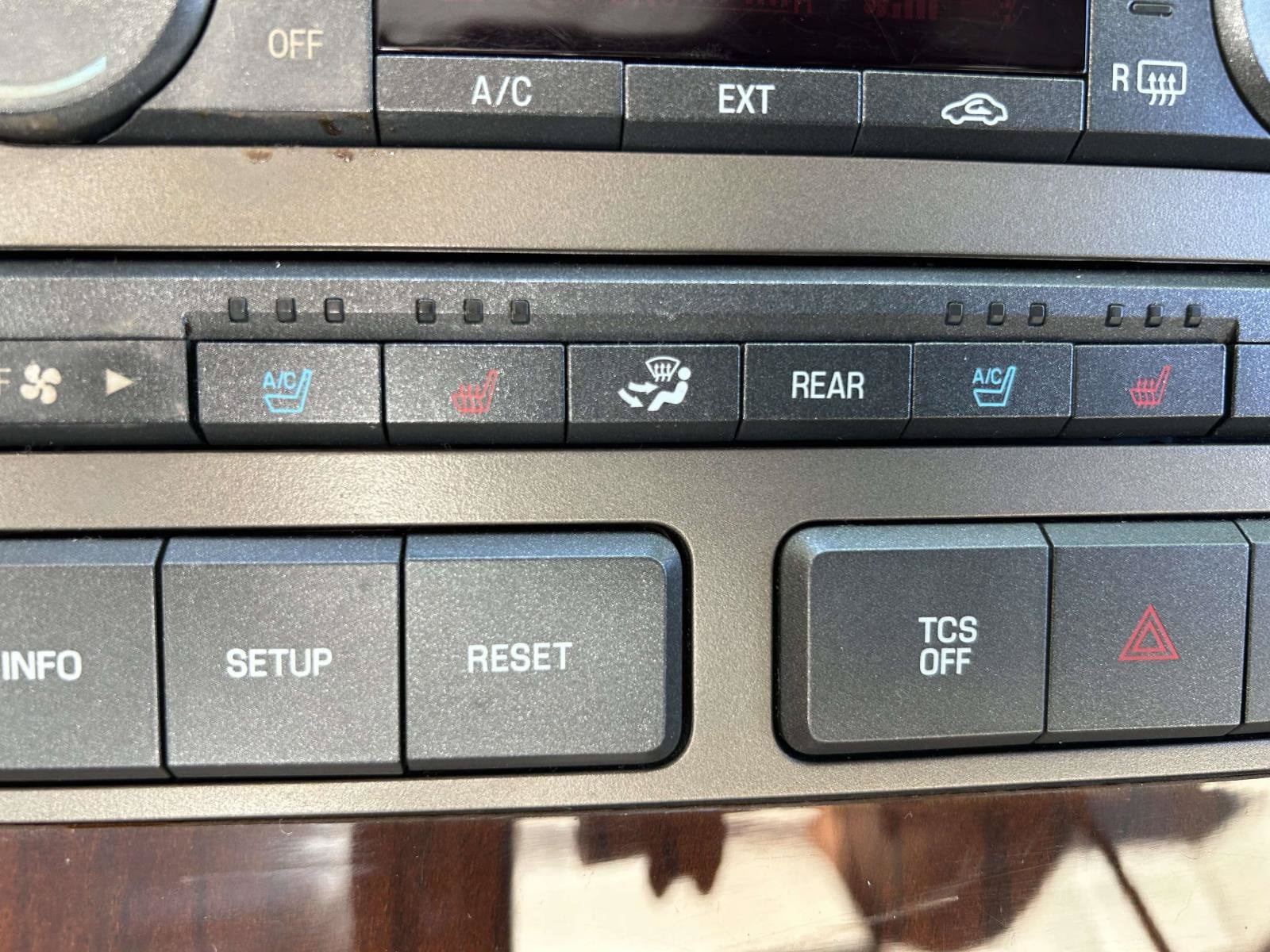 Used 2014 Lincoln Navigator 2WD image 25