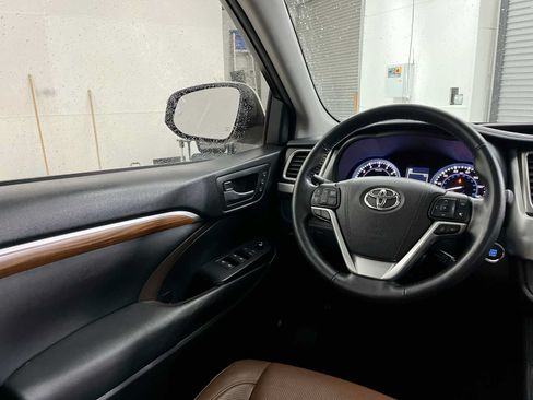 Used 2017 Toyota Highlander Limited Platinum AWD/4WD image 15