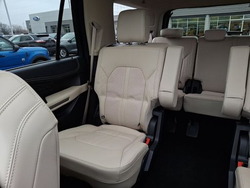 Certified 2024 Ford Expedition Platinum image 17