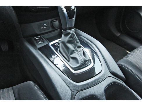 Used 2020 Nissan Rogue SV w/ Premium Package FWD image 31