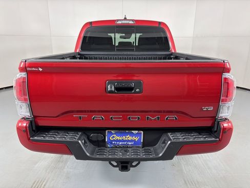 Used 2022 Toyota Tacoma TRD Off-Road w/ Technology Package image 8