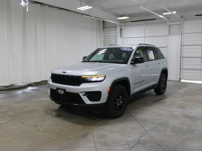 Used 2024 Jeep Grand Cherokee Altitude