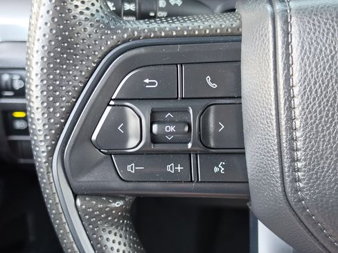 Used 2025 Toyota Tacoma SR5 AWD/4WD image 15