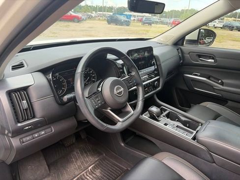 Used 2024 Nissan Pathfinder SL w/ SL Premium Package FWD image 31