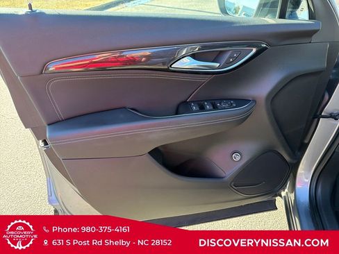 Used 2022 Buick Envision Preferred image 11