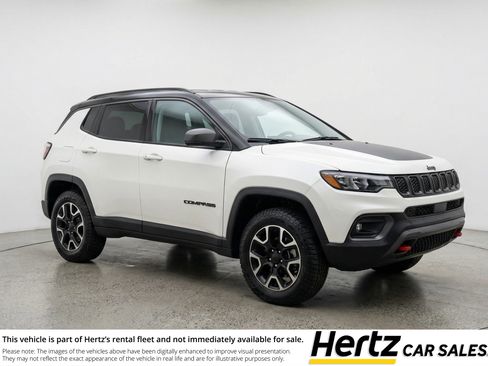 Used 2025 Jeep Compass Trailhawk image 1