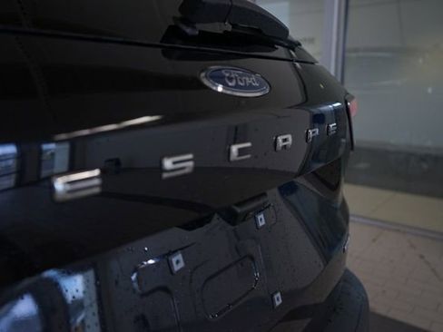 Certified 2022 Ford Escape Titanium w/ Class II Trailer Tow Package image 13