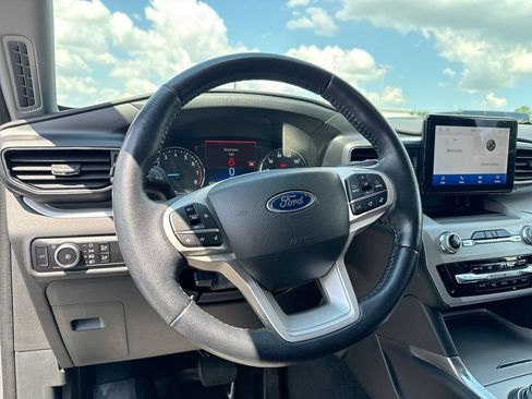 Used 2023 Ford Explorer XLT w/ Equipment Group 202A AWD/4WD image 11