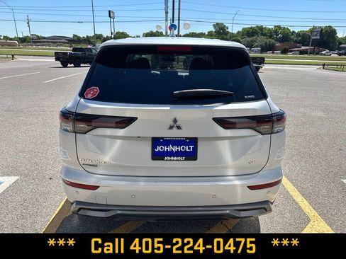Used 2025 Mitsubishi Outlander SE AWD/4WD image 5