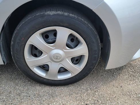 Used 2016 Toyota Corolla LE FWD image 7