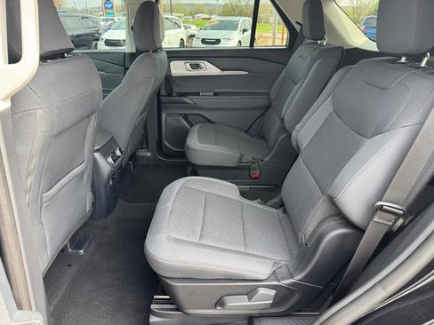 Used 2025 Ford Explorer Active AWD/4WD image 10