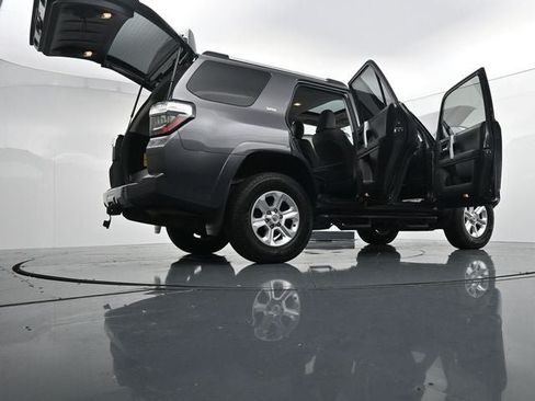 Used 2022 Toyota 4Runner SR5 Premium w/ Moonroof Package AWD/4WD image 41