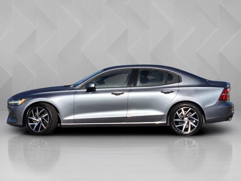 Used 2020 Volvo S60 T5 Momentum image 3