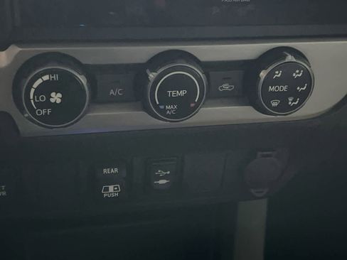 Used 2018 Toyota Tacoma SR5 image 18